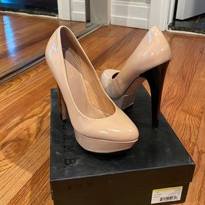 LAMB beige patent leather heels.